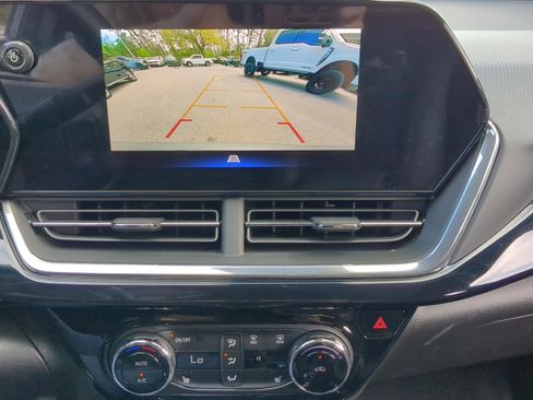 Used 2025 Chevrolet Trax RS w/ Driver Confidence Package image 4