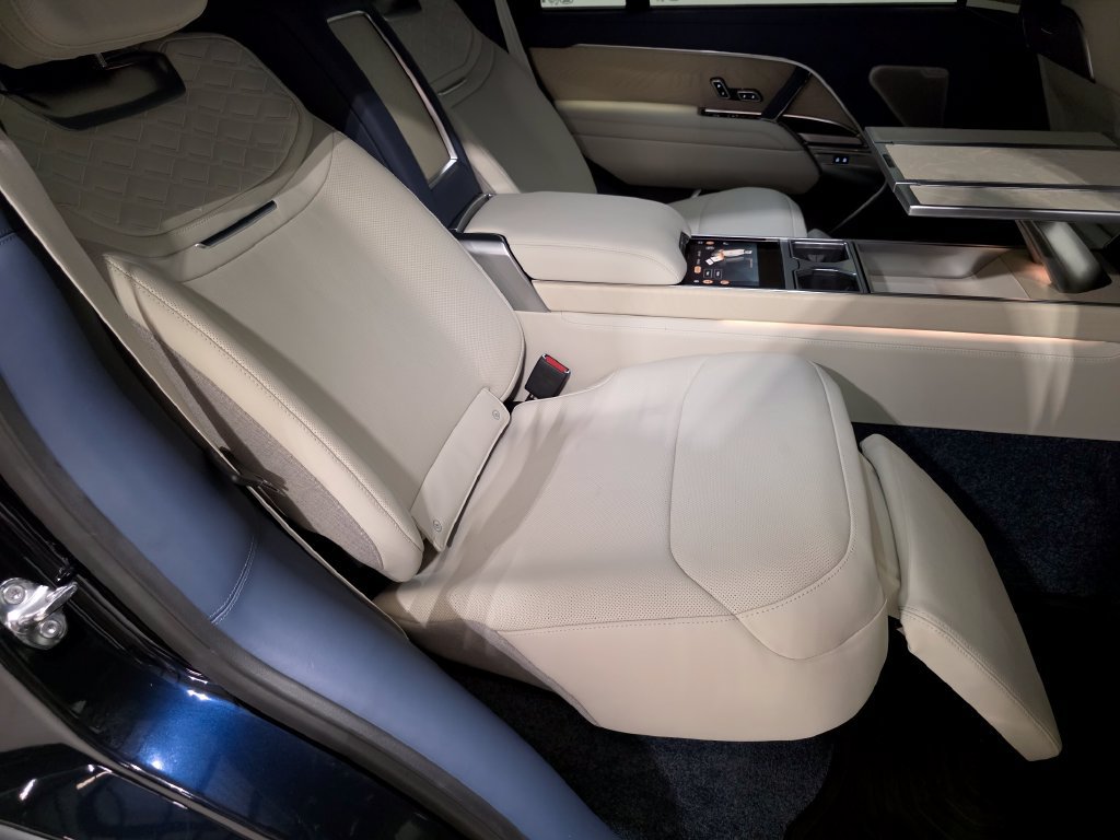 New 2026 Land Rover Range Rover SV AWD/4WD image 20