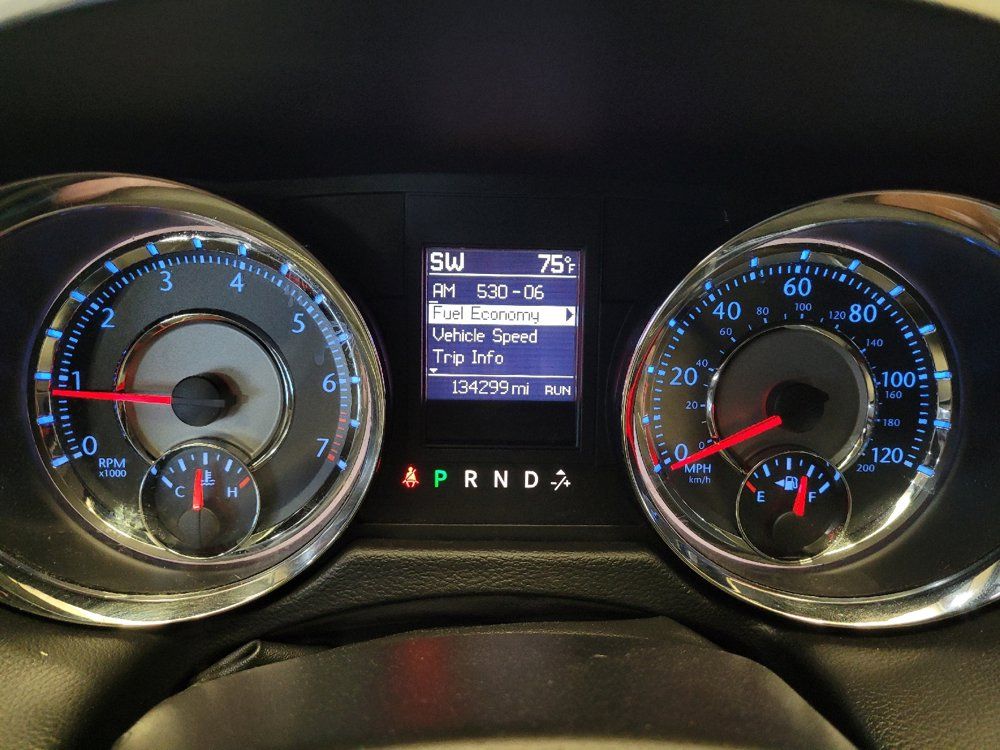 Used 2016 Chrysler Town & Country Touring w/ Driver Convenience Group FWD image 23