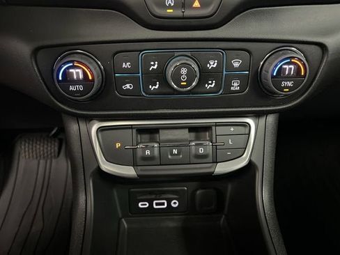 Certified 2023 GMC Terrain SLT w/ Infotainment Package II image 18