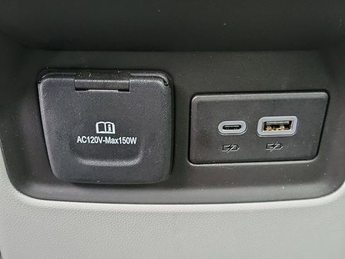 Used 2023 GMC Acadia SLT w/ Technology Package image 15