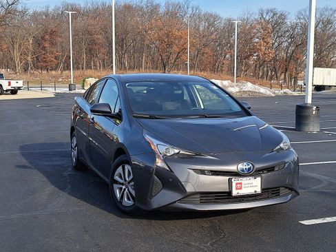 Used 2017 Toyota Prius Two image 26