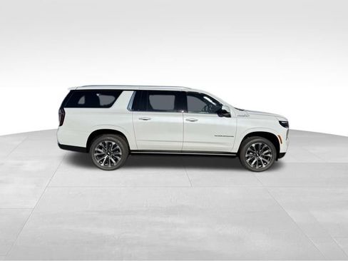 New 2026 Chevrolet Suburban High Country AWD/4WD image 2