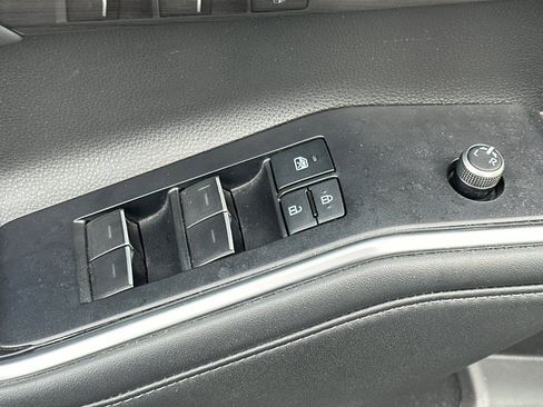 Used 2022 Toyota Highlander Limited image 12