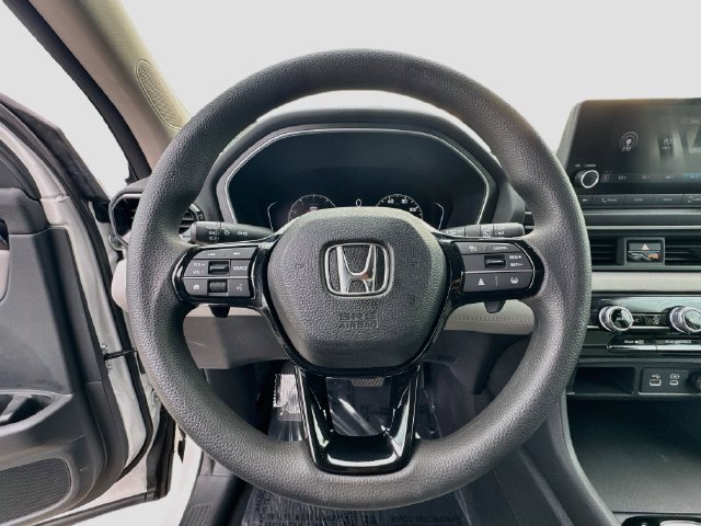 Certified 2023 Honda Pilot LX image 14