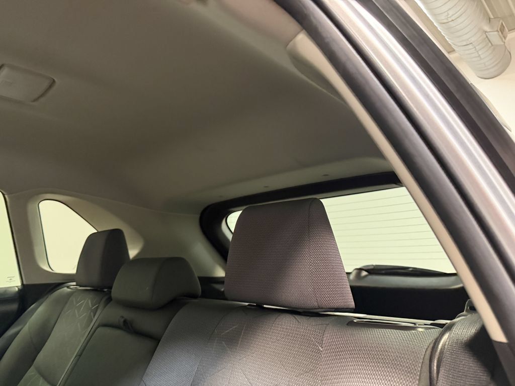 Used 2025 Toyota RAV4 XLE AWD/4WD image 9