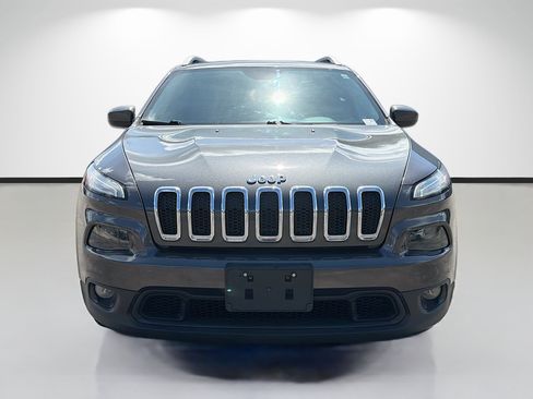 Used 2018 Jeep Cherokee Latitude Plus FWD image 8