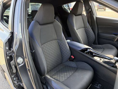 Used 2022 Toyota C-HR XLE FWD image 21