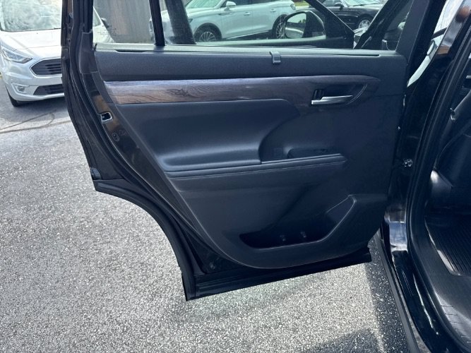 Used 2022 Toyota Highlander Limited AWD/4WD image 13