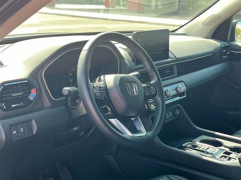 Used 2025 Honda Pilot EX-L image 9