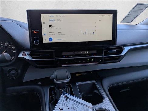 New 2026 Toyota Sienna XLE image 12