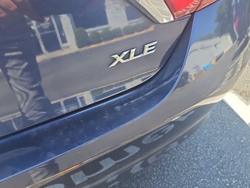 Used 2017 Toyota Camry XLE w/ Moonroof Package FWD image 12