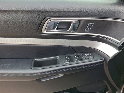 Used 2017 Ford Explorer XLT w/ Equipment Group 201A image 13