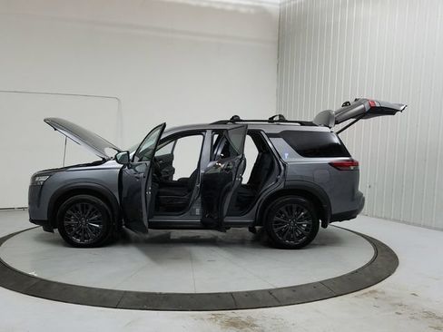 New 2026 Nissan Pathfinder SL w/ SL Premium Package FWD image 12