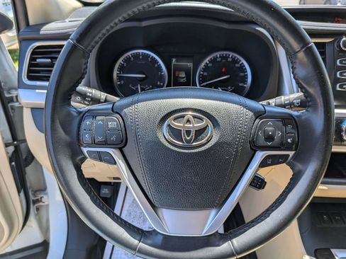 Used 2019 Toyota Highlander XLE AWD/4WD image 56