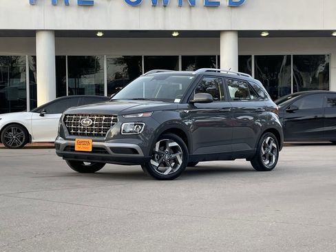 Used 2025 Hyundai Venue SEL image 2