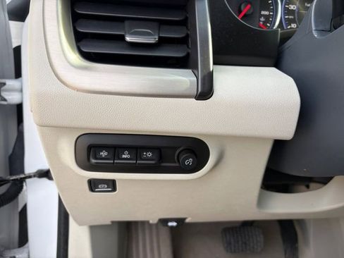 Used 2024 GMC Terrain Denali w/ Denali Premium Package AWD/4WD image 5