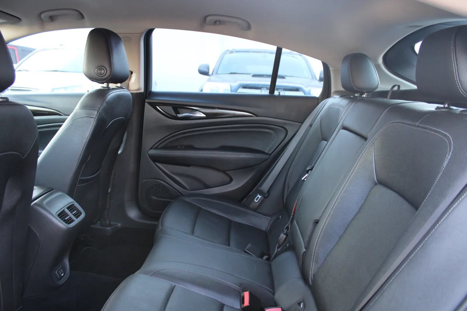 Used 2019 Buick Regal Essence FWD image 23