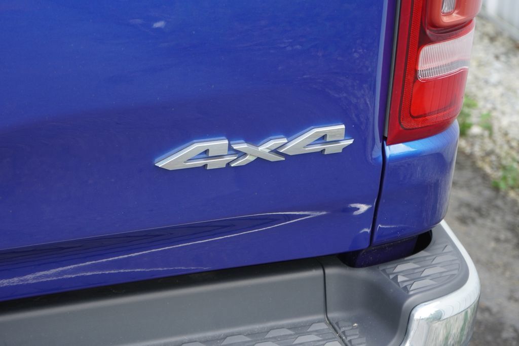 Used 2019 RAM 1500 Laramie AWD/4WD image 8