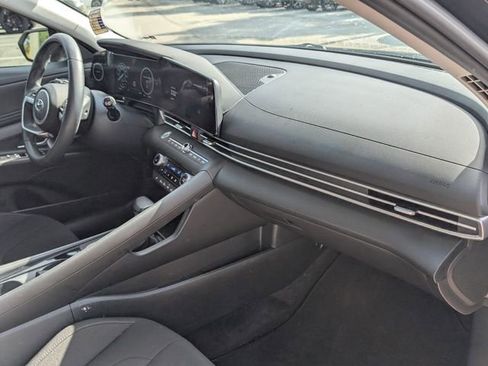 Used 2023 Hyundai Elantra SEL w/ Convenience Package image 20