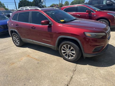 Used 2019 Jeep Cherokee Latitude Plus w/ Cold Weather Group image 3