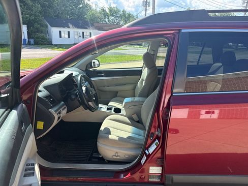 Used 2011 Subaru Outback 2.5i Premium AWD/4WD image 10