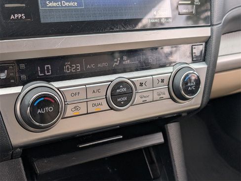 Used 2017 Subaru Outback 2.5i Premium image 24