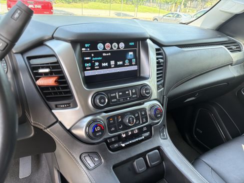 Used 2020 Chevrolet Suburban LT AWD/4WD image 33