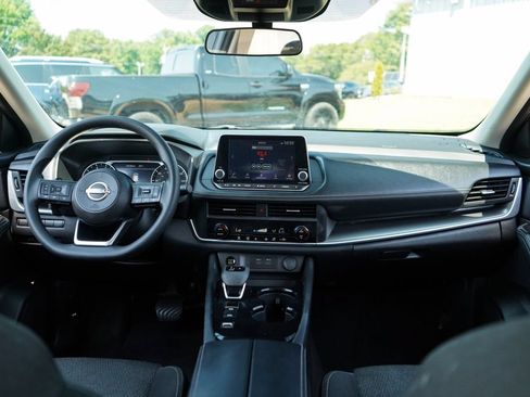 Used 2024 Nissan Rogue SV FWD image 10