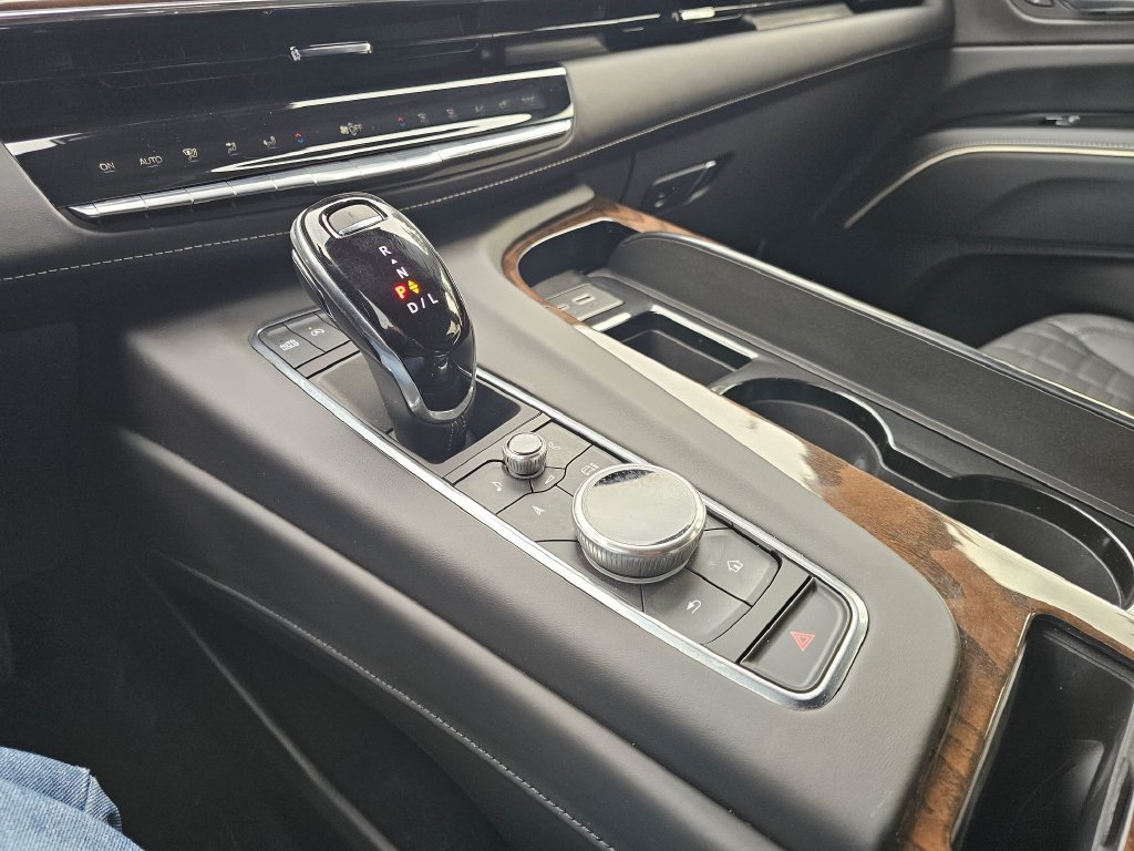 Used 2024 Cadillac Escalade ESV Sport Platinum w/ Heavy-Duty Trailer Package AWD/4WD image 27