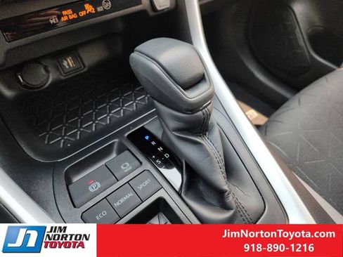 Used 2025 Toyota RAV4 XLE w/ Convenience Package FWD image 22