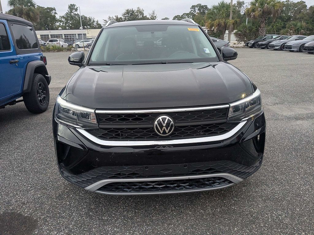 Used 2022 Volkswagen Taos SE AWD/4WD image 2