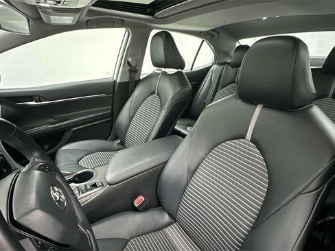 Used 2023 Toyota Camry SE image 9