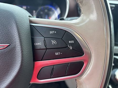 Used 2020 Chrysler Pacifica Limited FWD image 11