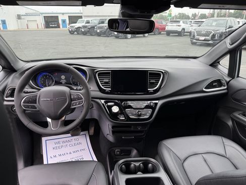 Used 2026 Chrysler Pacifica Select FWD image 20