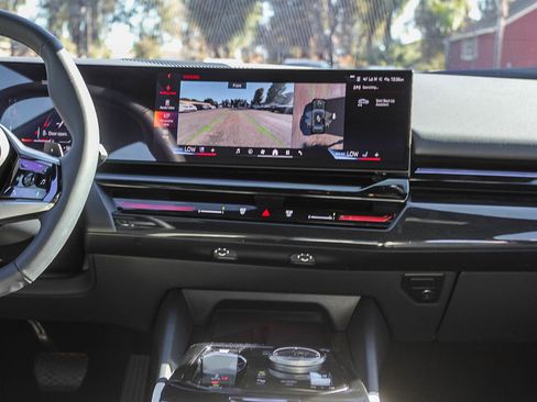 Used 2024 BMW 530i w/ Premium Package image 13