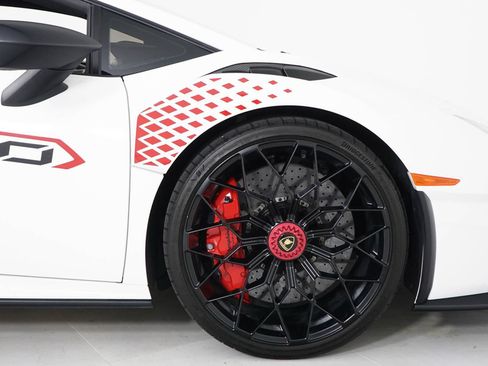 Used 2022 Lamborghini Huracan STO RWD image 16