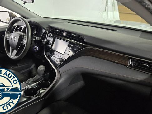 Used 2020 Toyota Camry LE FWD image 32