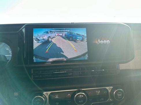 Used 2024 Jeep Wrangler Unlimited image 24