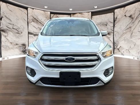 Used 2018 Ford Escape SE w/ Ford Safe & Smart Package FWD image 11