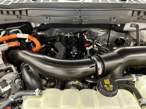 Certified 2025 Ford F150 Platinum w/ FX4 Off-Road Package image 45