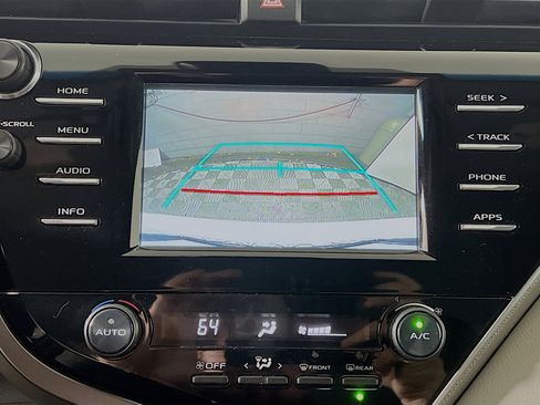 Used 2018 Toyota Camry SE image 27