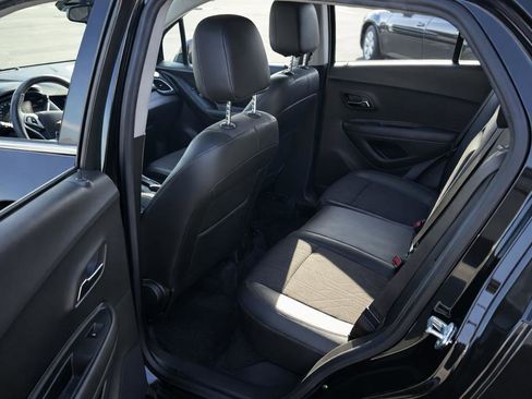 Used 2020 Chevrolet Trax LT w/ LT Convenience Package image 5