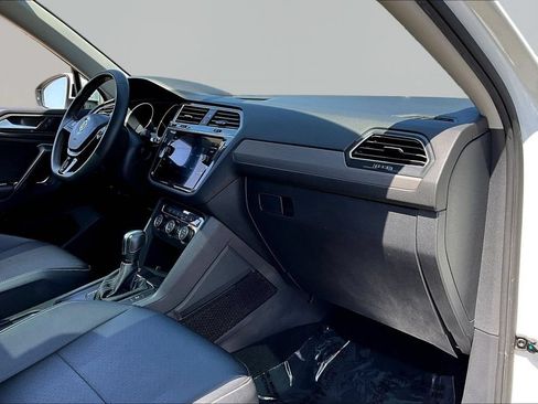 Used 2021 Volkswagen Tiguan SE w/ Panoramic Sunroof Package FWD image 28