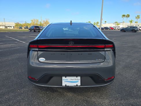 Used 2024 Toyota Prius LE image 5
