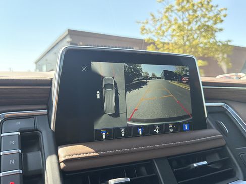 Used 2022 Chevrolet Suburban High Country AWD/4WD image 38