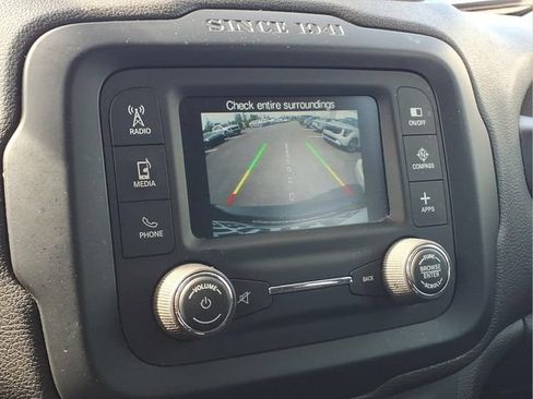 Used 2017 Jeep Renegade Latitude AWD/4WD image 9