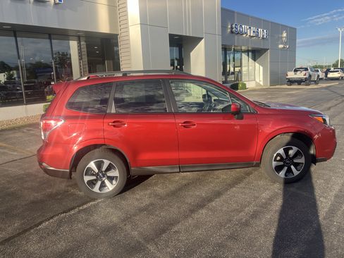Used 2018 Subaru Forester 2.5i Premium w/ All-Weather Package AWD/4WD image 8