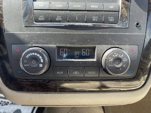 Used 2010 Cadillac DTS Luxury image 20