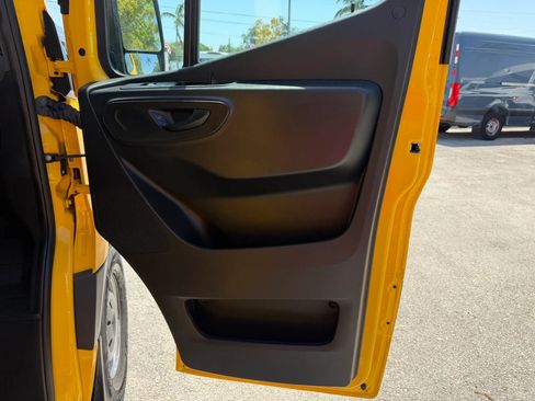 Used 2021 Mercedes-Benz Sprinter 2500 image 16
